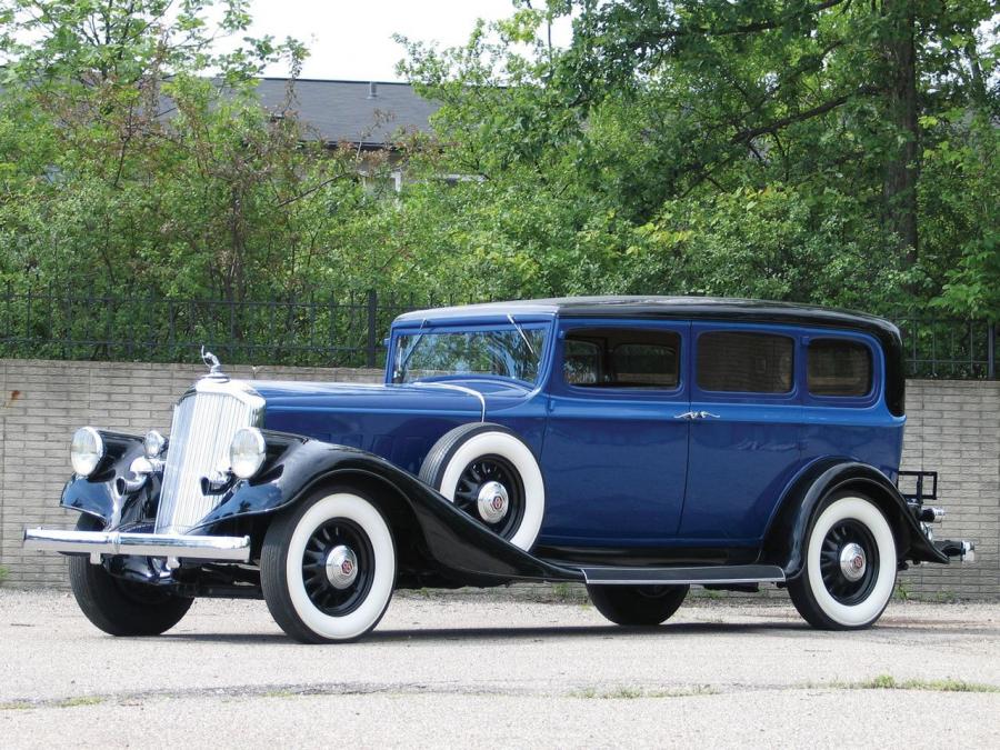  Pierce-Arrow Model 836 Enclosed Drive Limousine 1933 года  (фото 1 из 12)